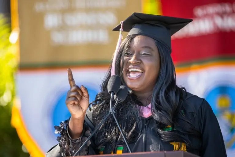 kaylahtaylor.commencement12.10